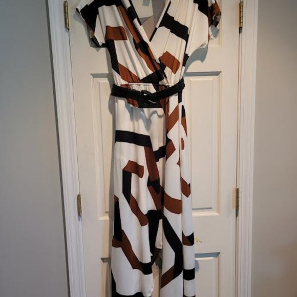 Venus V- neck Wrap Style Dress - Picture 8 of 8